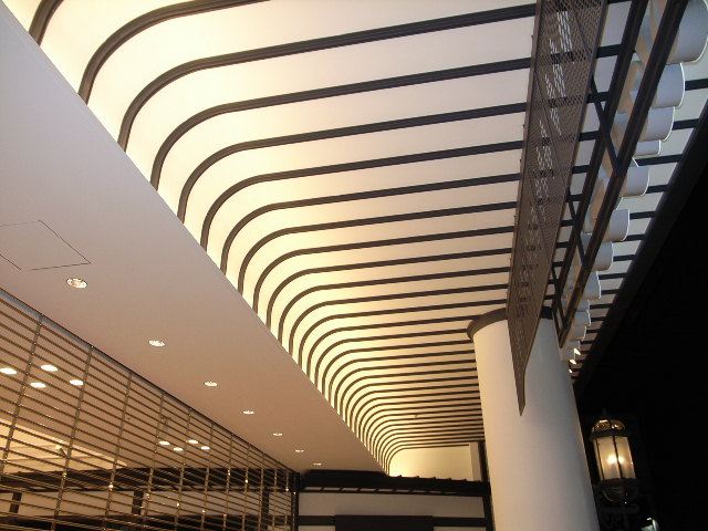 建設現場と作業員